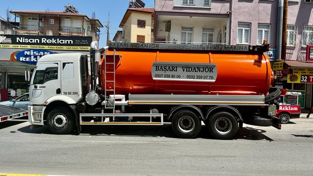 Manavgat Başarı Vidanjör ana aracı - 07 AUL 783 plaka beyaz Mitsubishi vidanjör